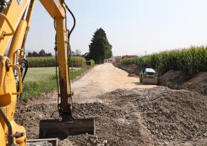 Foto5 Izvaja se gradnja Ulice 7. avgusta v Dobu (Smetarska cesta)